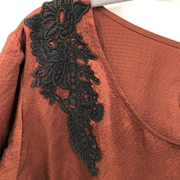 SOFT surroundings lace appliqué top - Picture 4 of 6